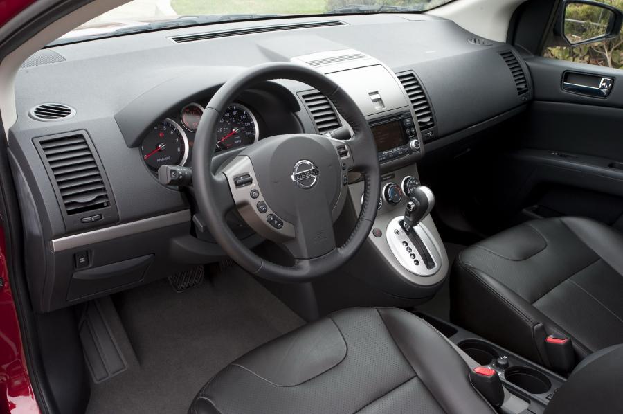  Nissan Sentra 2010 года  (фото 11 из 68)